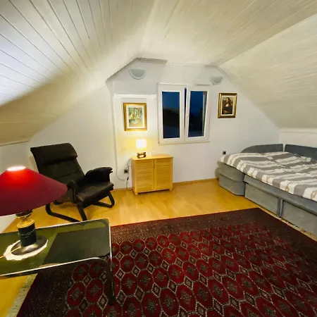 Retro House 3*