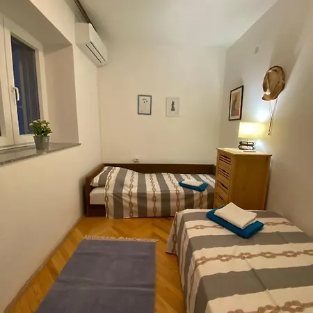 Retro House 3* Tisno