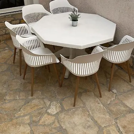 Retro House Hotel